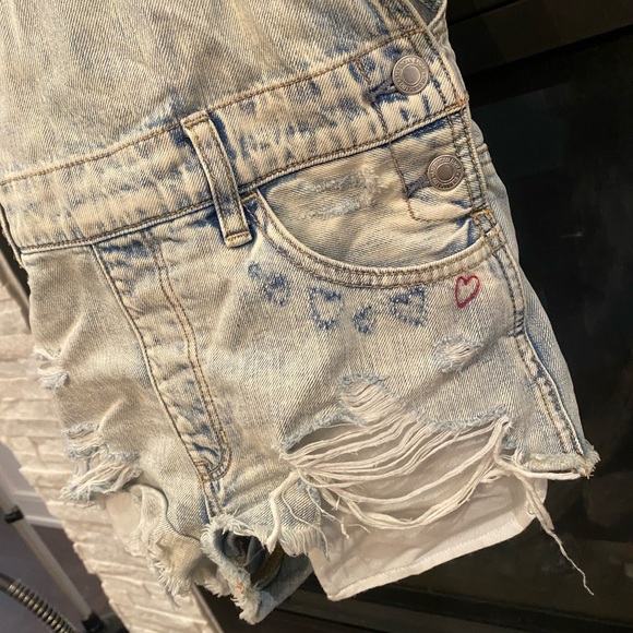American Eagle Jean short overalls - Picture 2 of 3